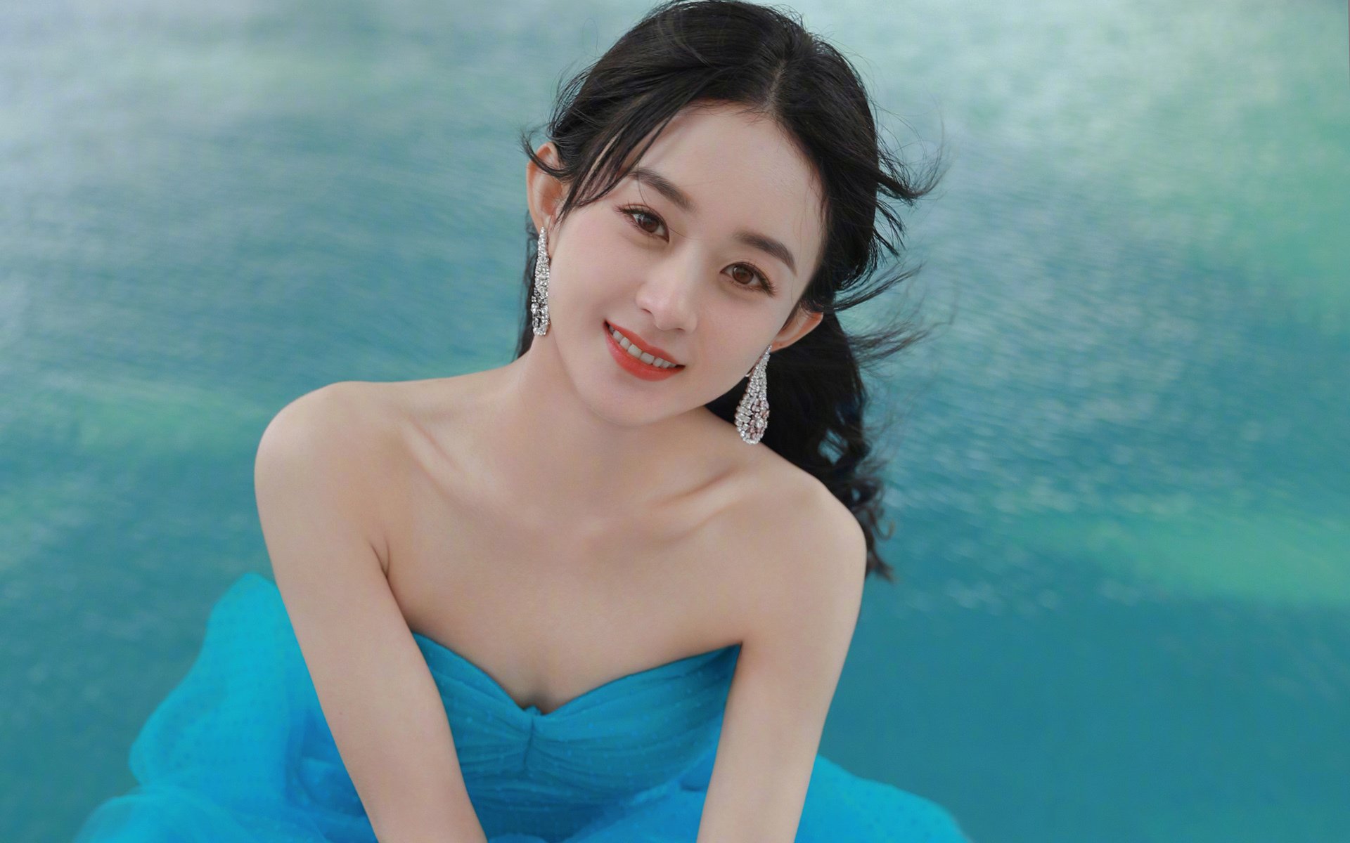 跨界星光，当奥亚尔萨瓦尔的名字响彻NBA季后赛之夜